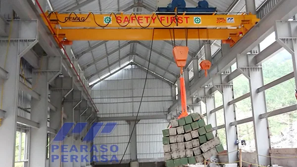 Uji beban load test overhead crane double girder 25 ton di PLTMH Karekan PT Putra Tirta Nusantara Banjarnegara