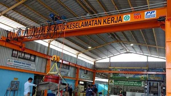 Jual Hoist Crane Palembang Sumatera Selatan spesialis fabrikasi overhead crane single girder dan double girder bergaransi untuk industri alat angkat dan pergudangan di Talang Kelapa Suka Maju Palembang